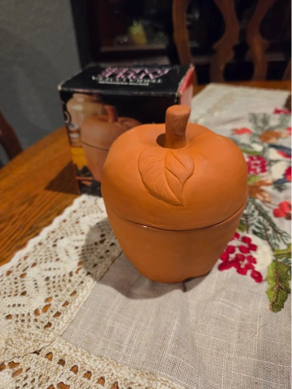 1994 Boston Warehouse terra cotta apple baker